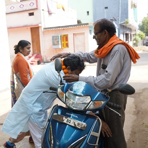  वैशाली नगर के कांग्रेस प्रत्याशी मुकेश चंद्राकर ने वार्ड 32 और 34 के मतदाताओ का लिया आशीर्वाद